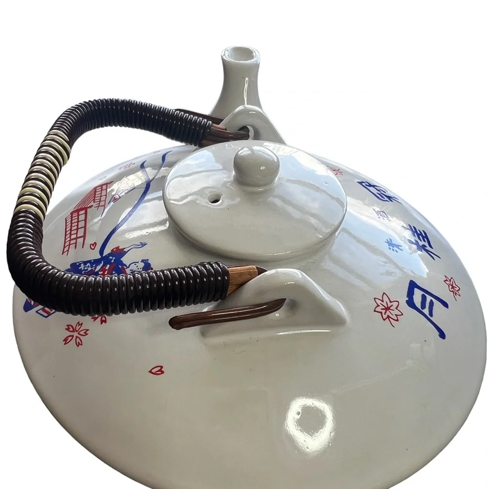 Vintage White Japanese Print Small Teapot Geisha over Bridge Sake Teapot. - Picture 2 of 9